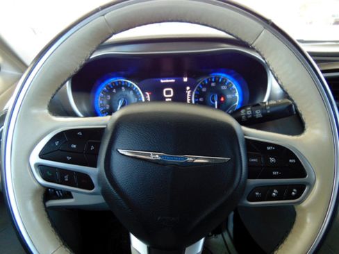 Used 2018 Chrysler Pacifica Limited w/ Tire & Wheel Group image 37