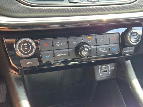 Certified 2025 Jeep Compass Trailhawk w/ Trailhawk Convenience Group image 32