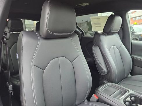 New 2027 Chrysler Pacifica LX FWD image 44