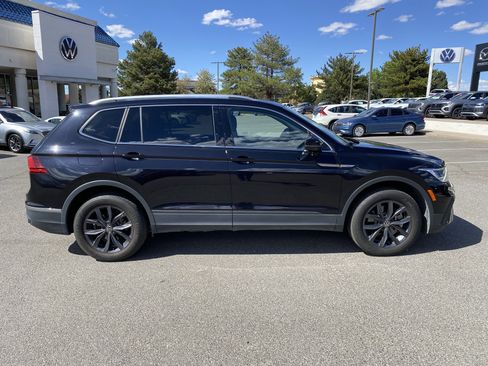 Used 2022 Volkswagen Tiguan SE w/ Panoramic Sunroof Package FWD image 46