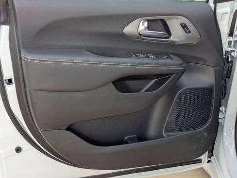 New 2026 Chrysler Pacifica Select image 11