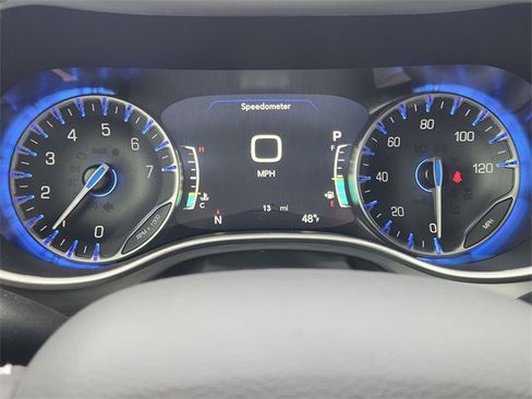 New 2026 Chrysler Pacifica Select image 11