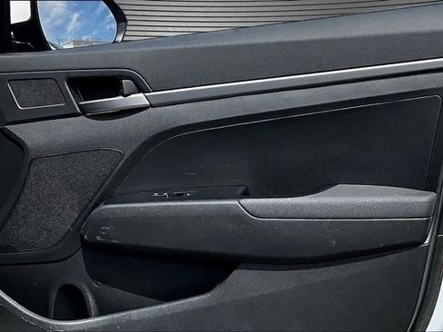 Used 2018 Hyundai Elantra SE FWD image 24