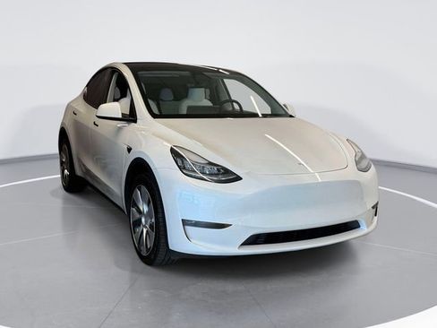 Used 2023 Tesla Model Y Long Range AWD/4WD image 3
