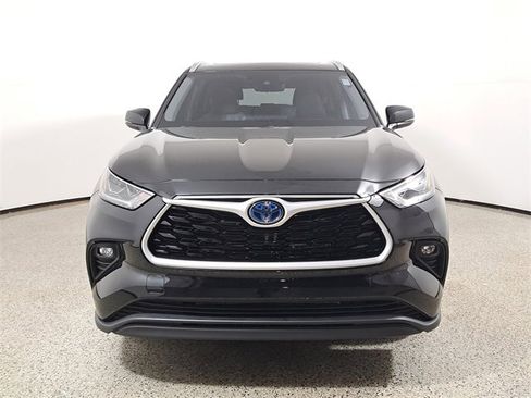 Used 2023 Toyota Highlander Bronze Edition image 3