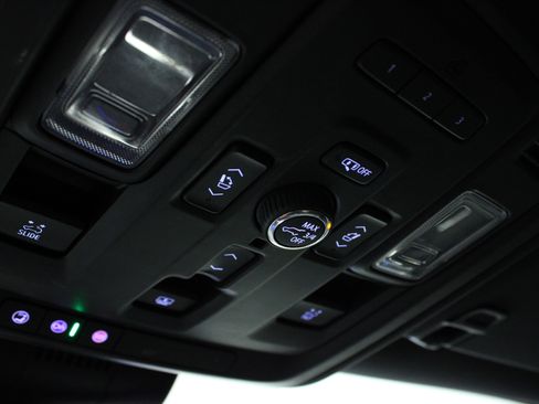 Used 2023 Chevrolet Suburban Z71 w/ Luxury Package image 24