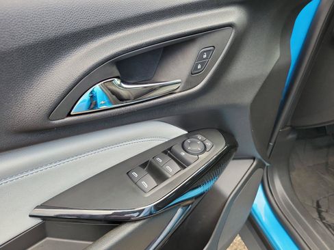 Used 2025 Chevrolet Trax LT FWD image 23
