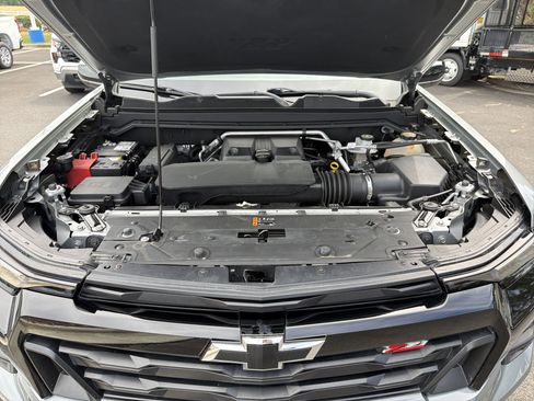 Used 2024 Chevrolet Colorado Z71 w/ Z71 Convenience Package 2 AWD/4WD image 36