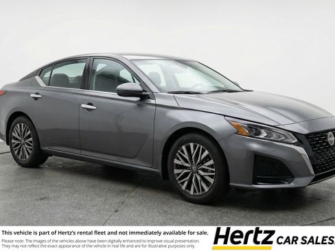 Used 2025 Nissan Altima 2.5 SV image 1