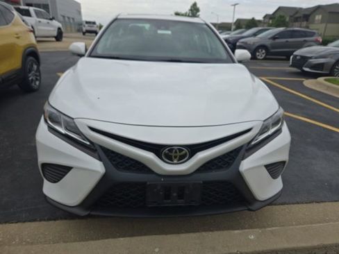 Used 2020 Toyota Camry SE w/ Moonroof Package AWD/4WD image 2