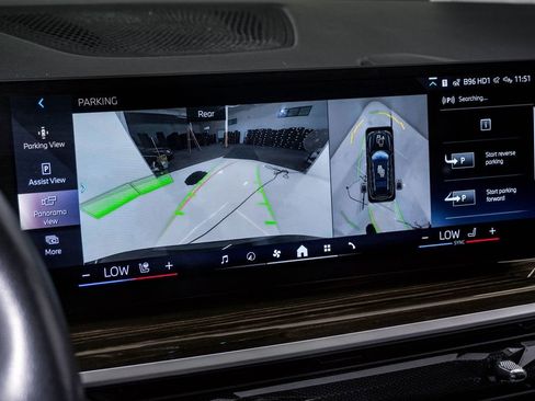 Used 2024 BMW X7 xDrive40i w/ Premium Package image 23