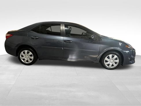 Used 2017 Toyota Corolla LE FWD image 4