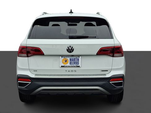 Used 2022 Volkswagen Taos SE w/ Panoramic Sunroof Package image 5