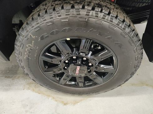 New 2026 GMC Sierra 2500 AT4 w/ Technology Package image 18