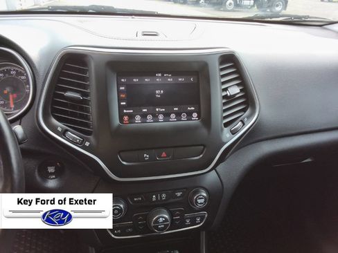 Used 2020 Jeep Cherokee Latitude Plus AWD/4WD image 34