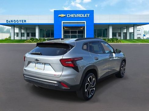 Used 2024 Chevrolet Trax RS w/ Sunroof Package FWD image 7