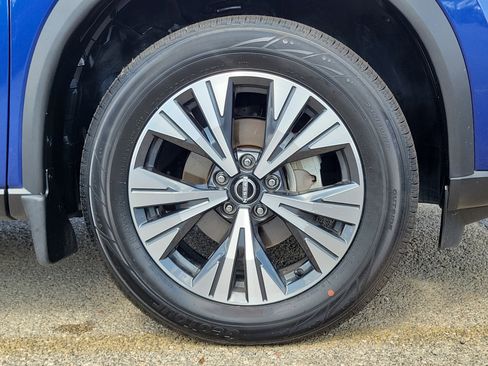 Used 2023 Nissan Rogue SV image 5