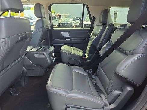 Used 2025 Ford Expedition Active AWD/4WD image 9