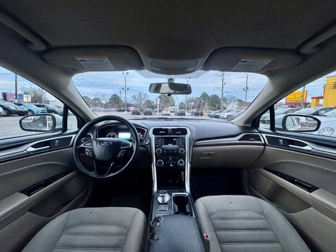 Used 2017 Ford Fusion SE image 14