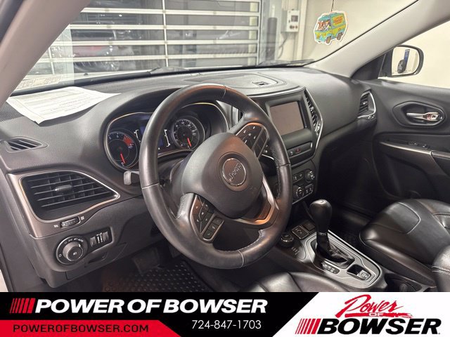 Used 2019 Jeep Cherokee Latitude Plus w/ Cold Weather Group AWD/4WD image 3