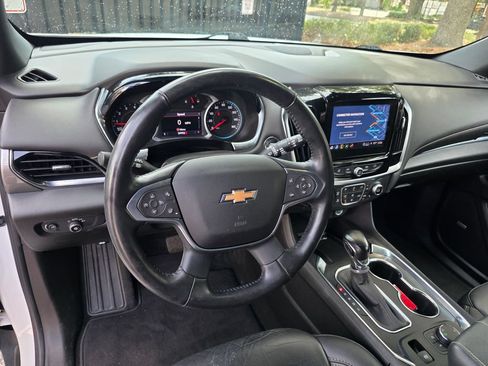 Used 2022 Chevrolet Traverse LT w/ LT Premium Package FWD image 15