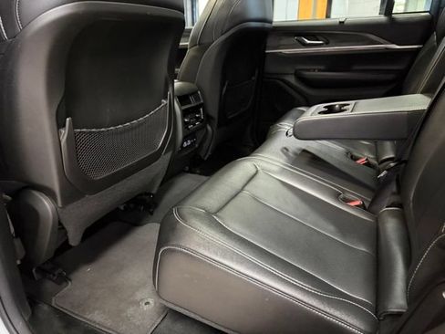 Used 2024 Jeep Grand Cherokee Limited w/ Luxury Tech Group II AWD/4WD image 22