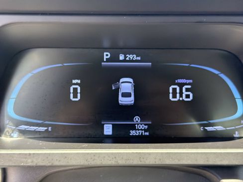 Used 2024 Hyundai Elantra SE FWD image 12