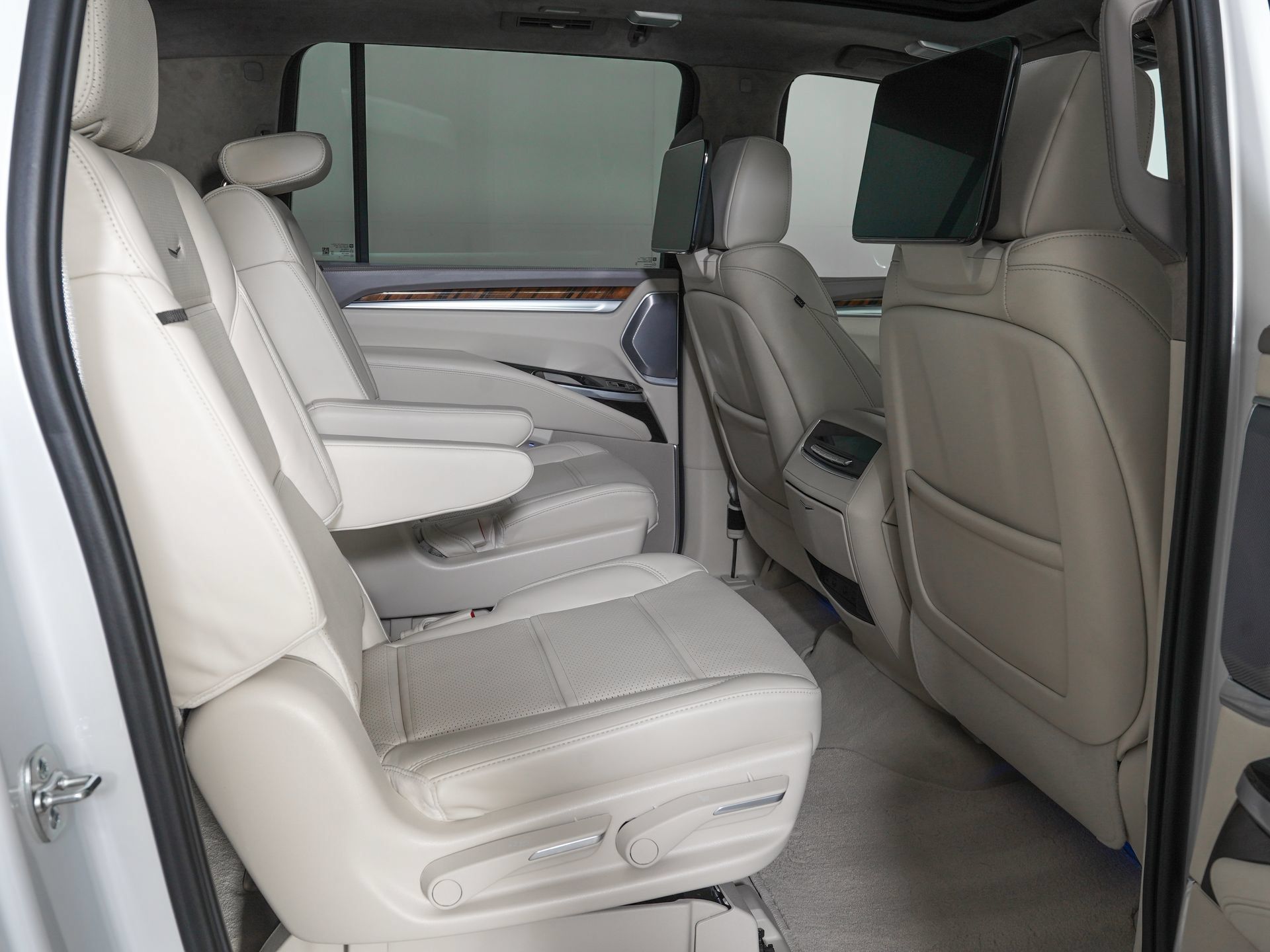 Used 2025 Cadillac Escalade ESV Sport Platinum AWD/4WD image 10