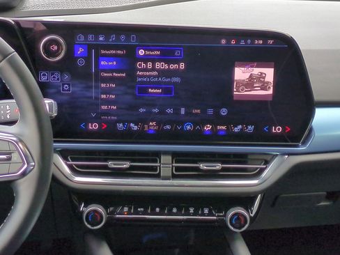 Used 2026 Chevrolet Equinox EV LT w/ Convenience Package II image 18