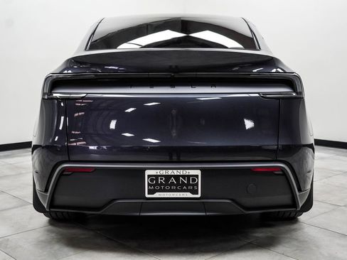 Used 2026 Tesla Model Y 2WD image 15