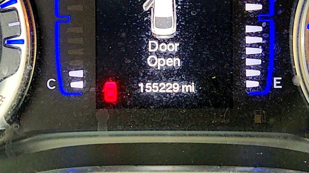 Used 2015 Chrysler 200 Limited w/ Convenience Group FWD image 17