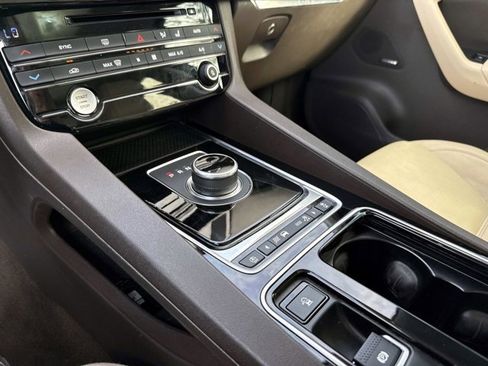 Used 2018 Jaguar F-PACE Prestige AWD/4WD image 28