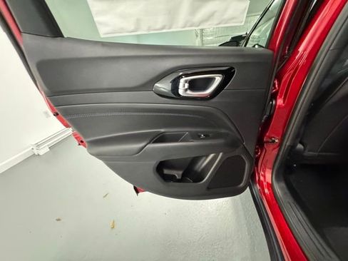 New 2026 Jeep Compass Latitude image 8