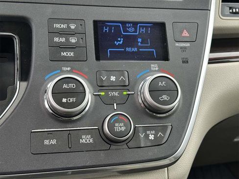 Used 2019 Toyota Sienna XLE image 22