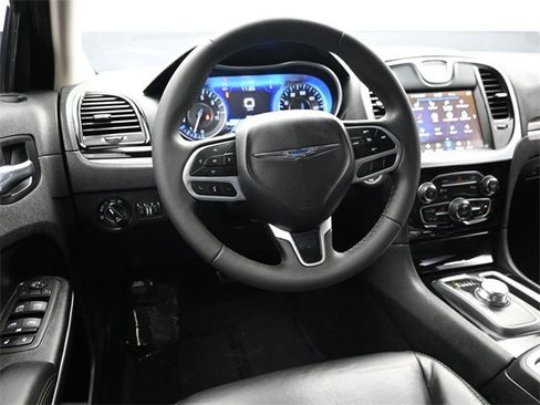 Used 2023 Chrysler 300 Touring L image 20