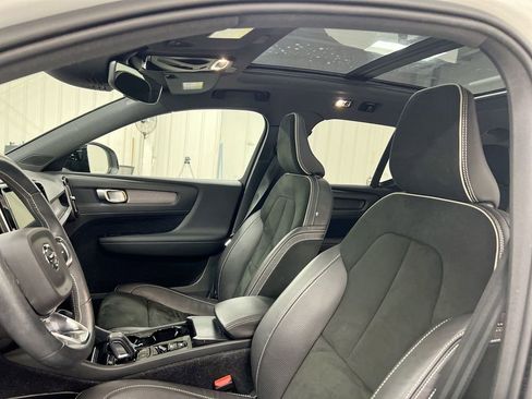 Used 2021 Volvo XC40 T5 R-Design w/ Climate Package image 20