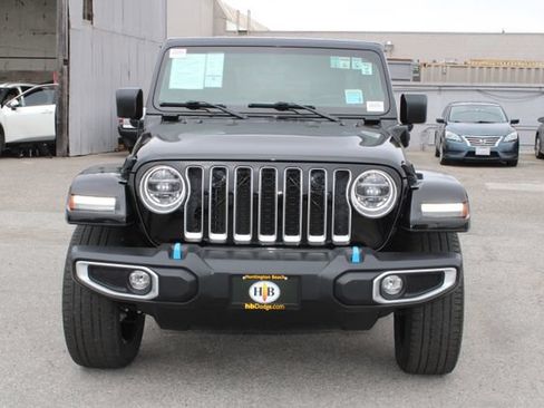 Used 2022 Jeep Wrangler Unlimited Sahara w/ Cold Weather Group AWD/4WD image 2