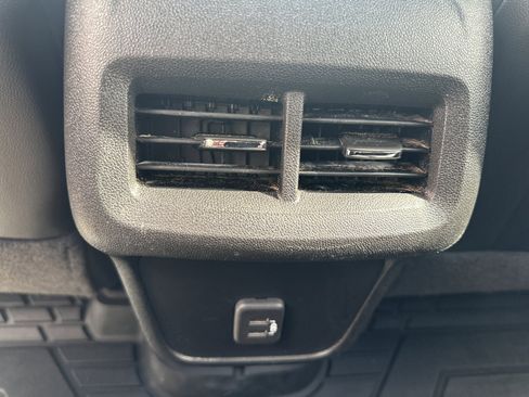 Used 2022 Chevrolet Equinox RS w/ RS Leather Package FWD image 26