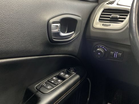 Certified 2020 Jeep Compass Latitude w/ Cold Weather Group image 22