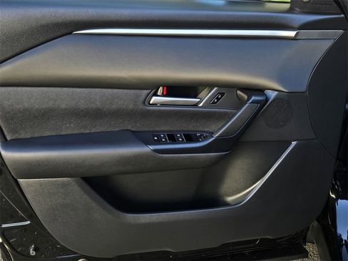 Certified 2025 MAZDA CX-50 2.5 Hybrid w/ Preferred Pkg image 10