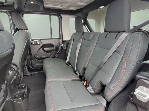Used 2025 Jeep Wrangler Unlimited Rubicon AWD/4WD image 17