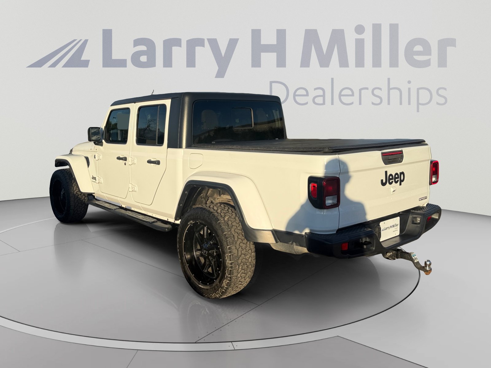 Used 2021 Jeep Gladiator Sport AWD/4WD image 3