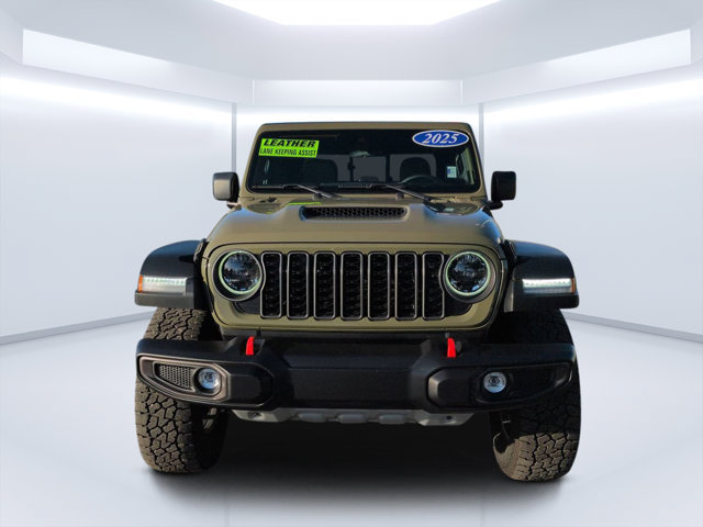 Used 2025 Jeep Gladiator Mojave w/ Convenience Group AWD/4WD image 8