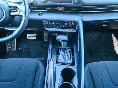 Certified 2025 Hyundai Elantra Sport image 15
