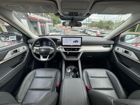 Used 2025 Ford Explorer Active w/ Active Comfort Package AWD/4WD image 45