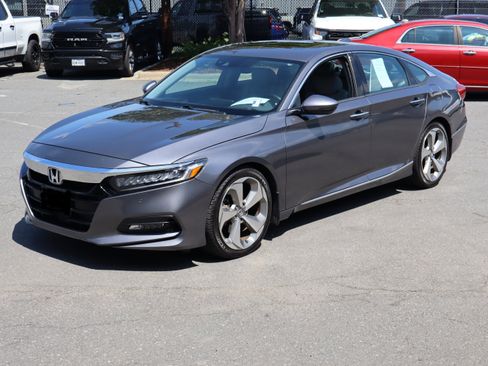 Used 2018 Honda Accord Touring image 16