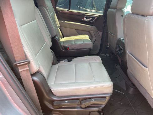 Used 2022 Chevrolet Tahoe Z71 w/ Luxury Package AWD/4WD image 16