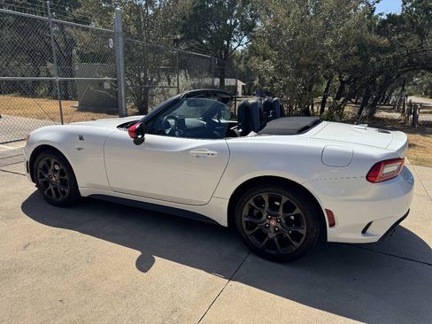 Used 2019 FIAT 124 Spider Abarth w/ Convenience Group RWD image 10