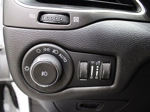 Used 2020 Jeep Cherokee Trailhawk w/ Cold Weather Group image 18