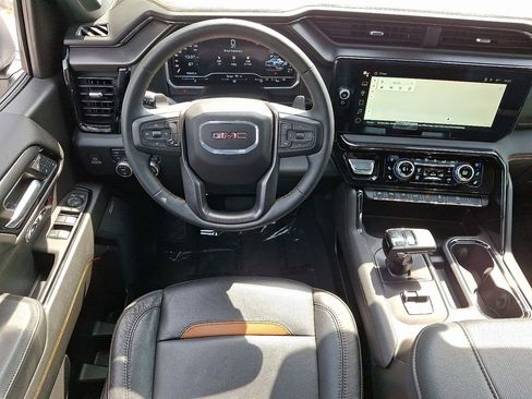 Used 2024 GMC Sierra 1500 AT4 w/ Technology Package AWD/4WD image 12